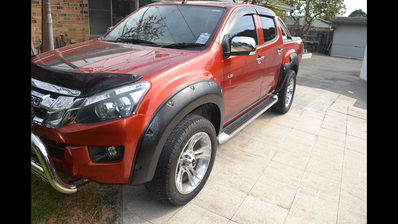 Centre Caps Vehicle Parts & Accessories 4 PIECES ISUZU DMAX GENUINE